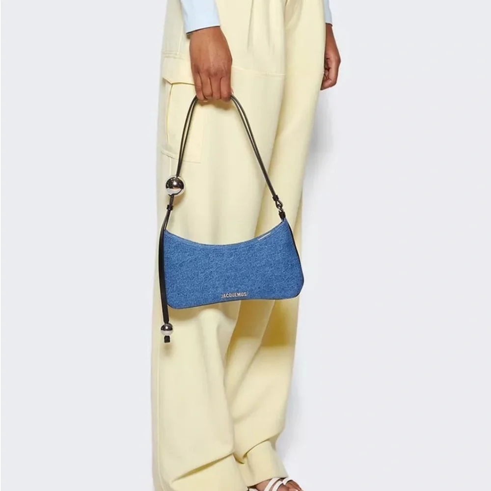 Jacquemus Le Bisou Perle in Blue - Picture 4 of 5